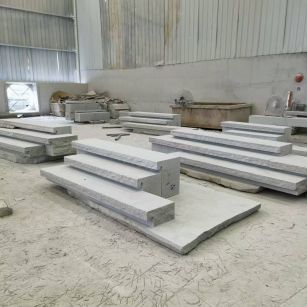 广西 整石台阶（大面火烧+侧面自然面），出货前厂内拼装