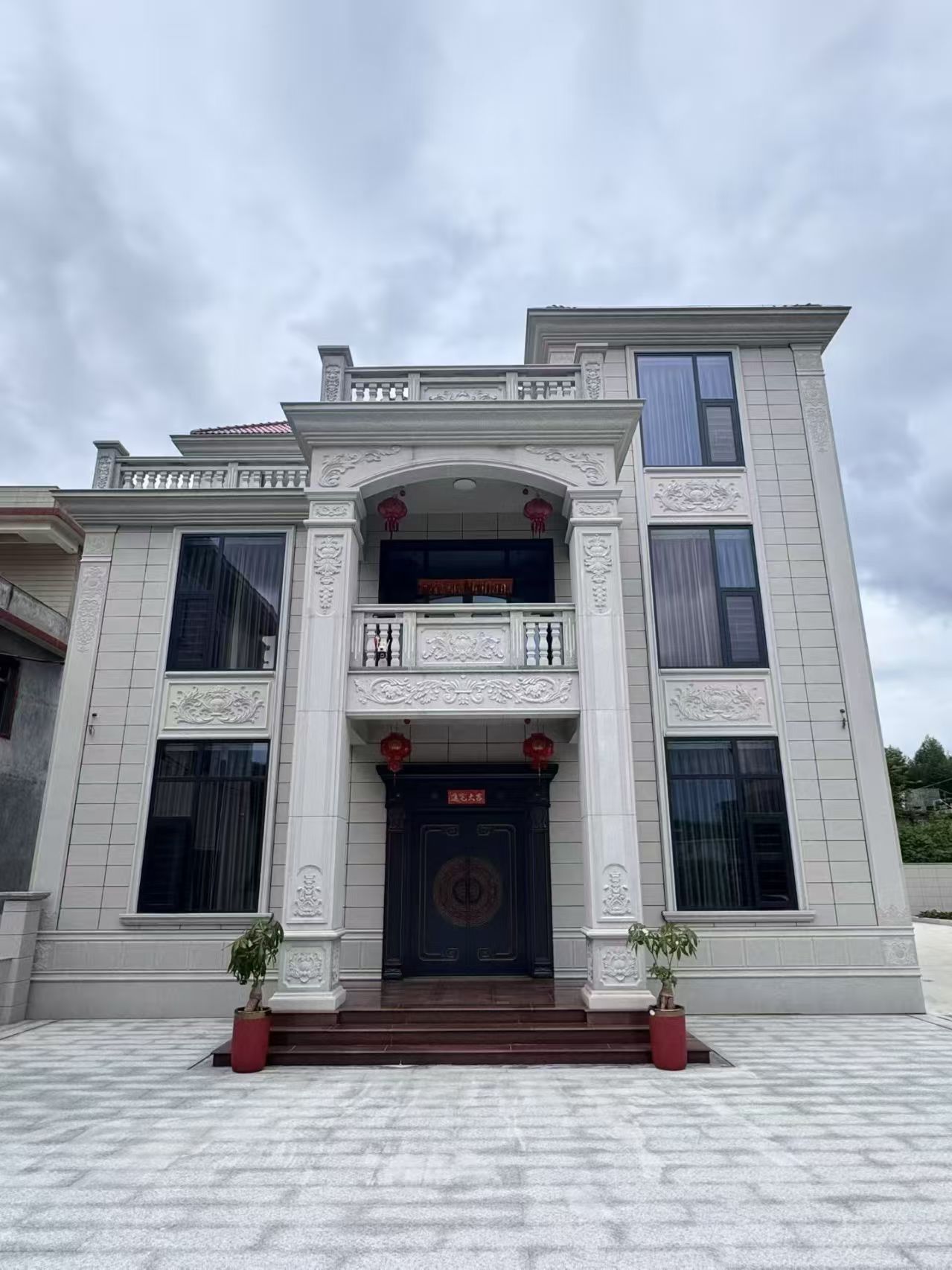 广西 芝麻白石材别墅干挂案例展示