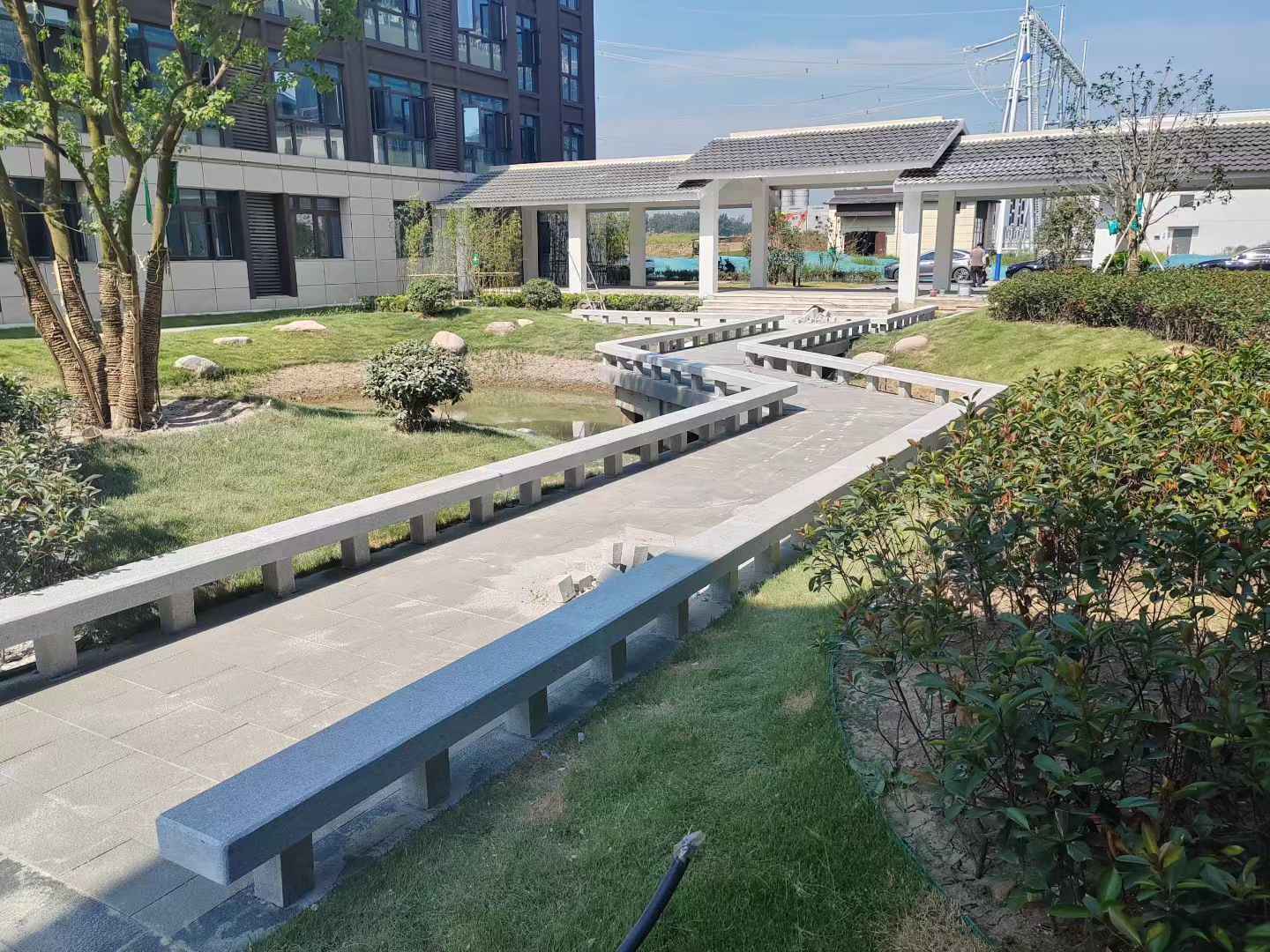 广西 芝麻灰小区坐凳&栏杆安装效果