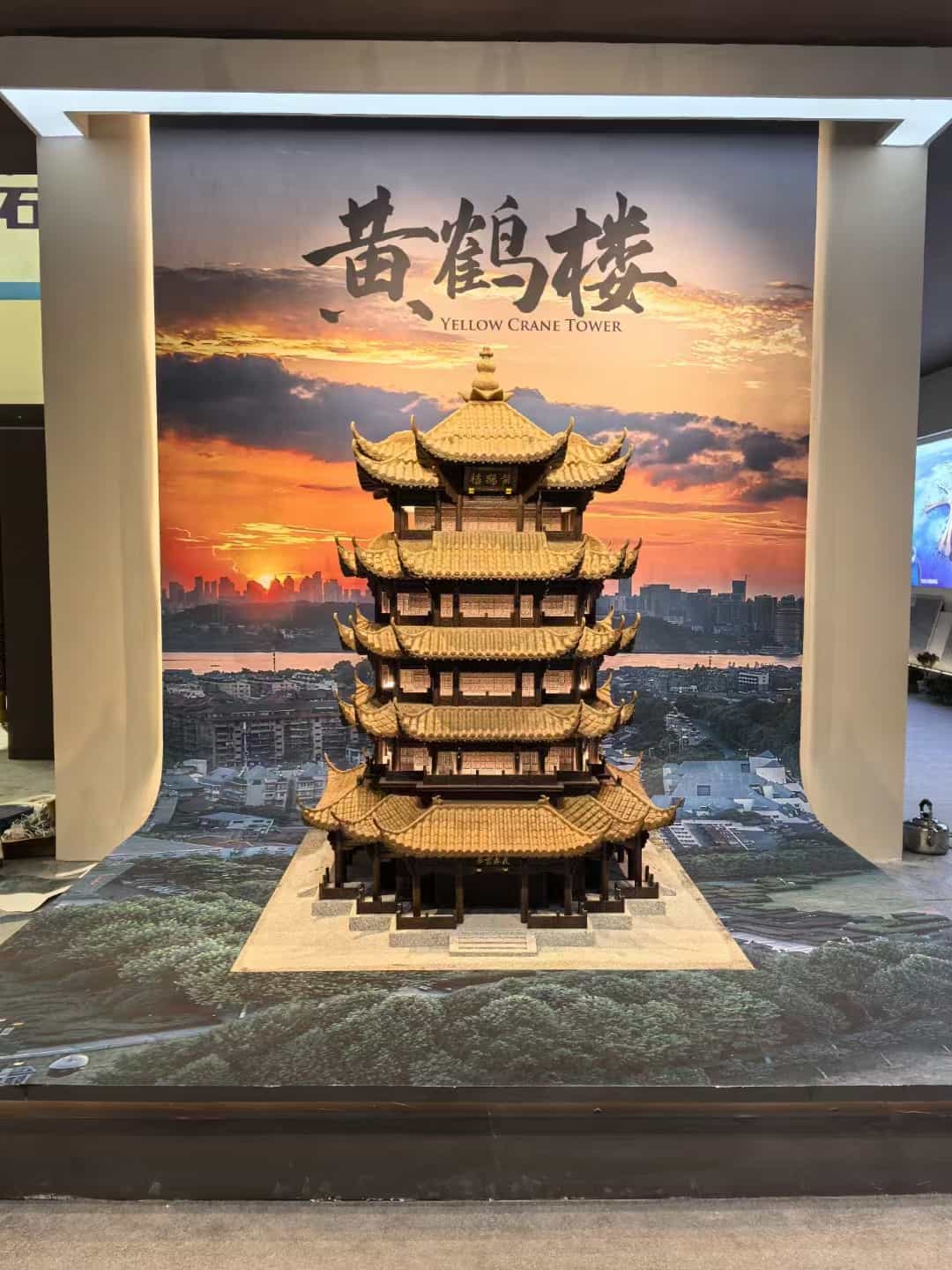 广西仿古石文创作品-黄鹤楼