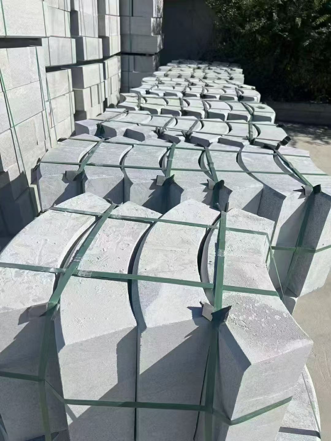 广西 芝麻灰弧形路沿石