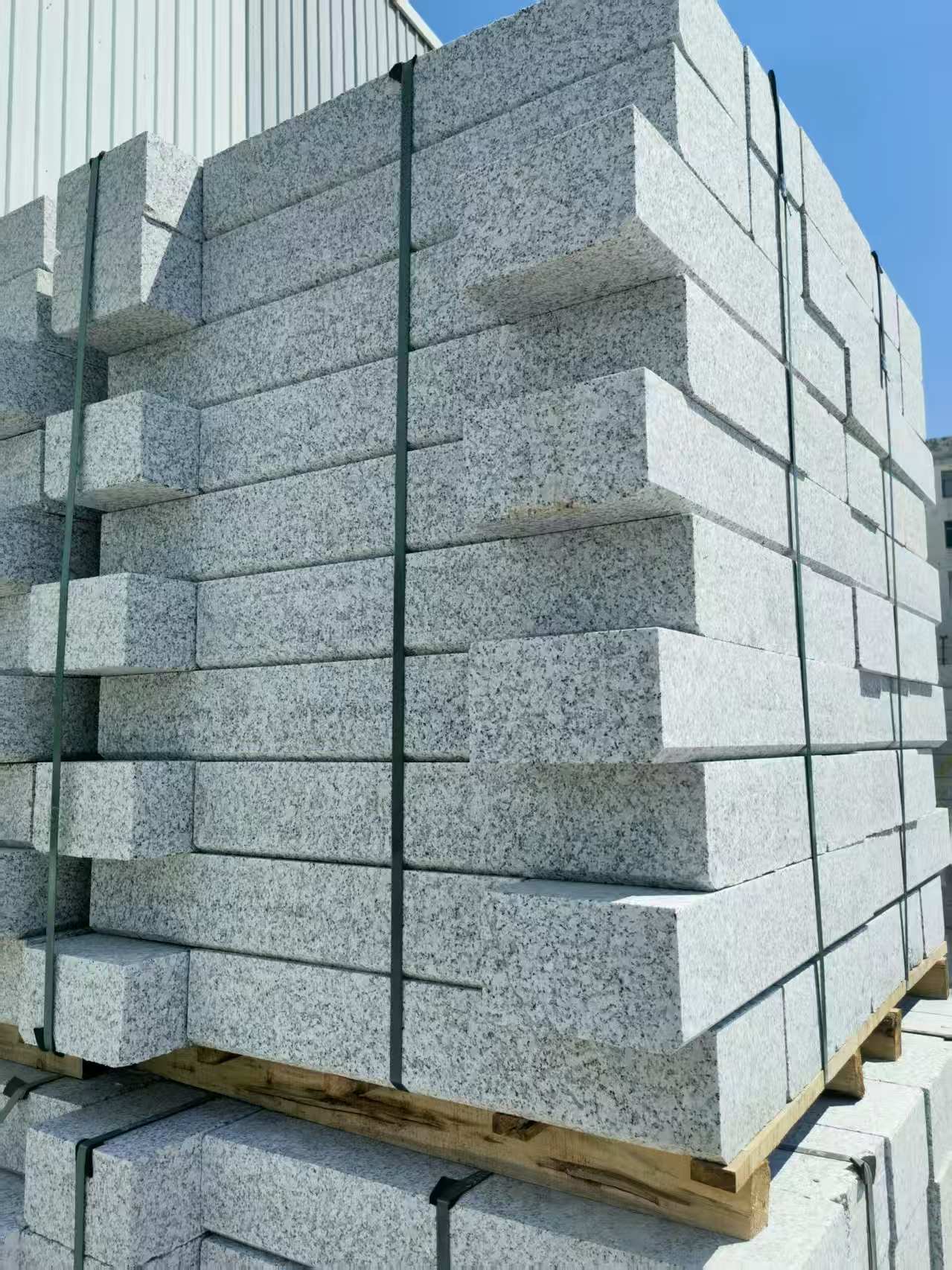 广西 路沿石颜色均匀、尺寸标准