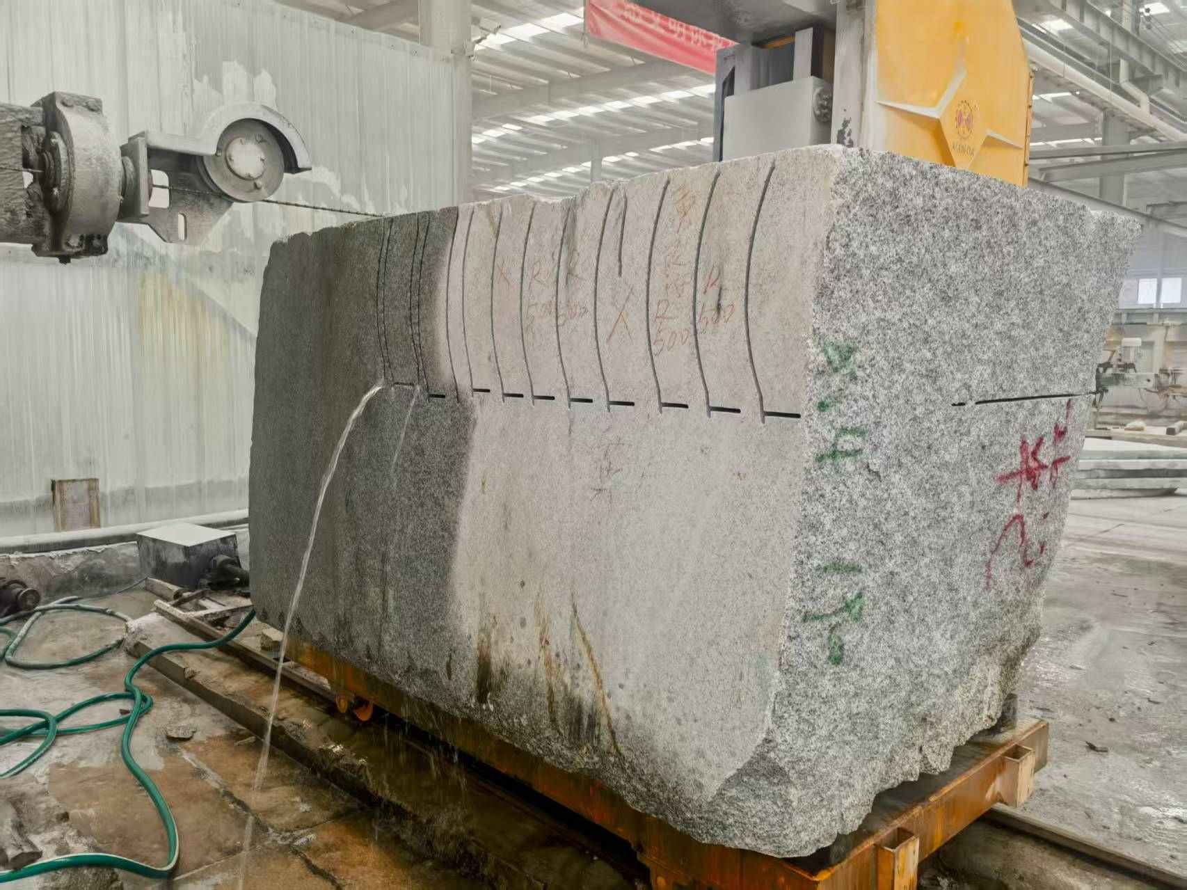 广西 602，大花芙蓉白，绳锯加工弧形路沿石