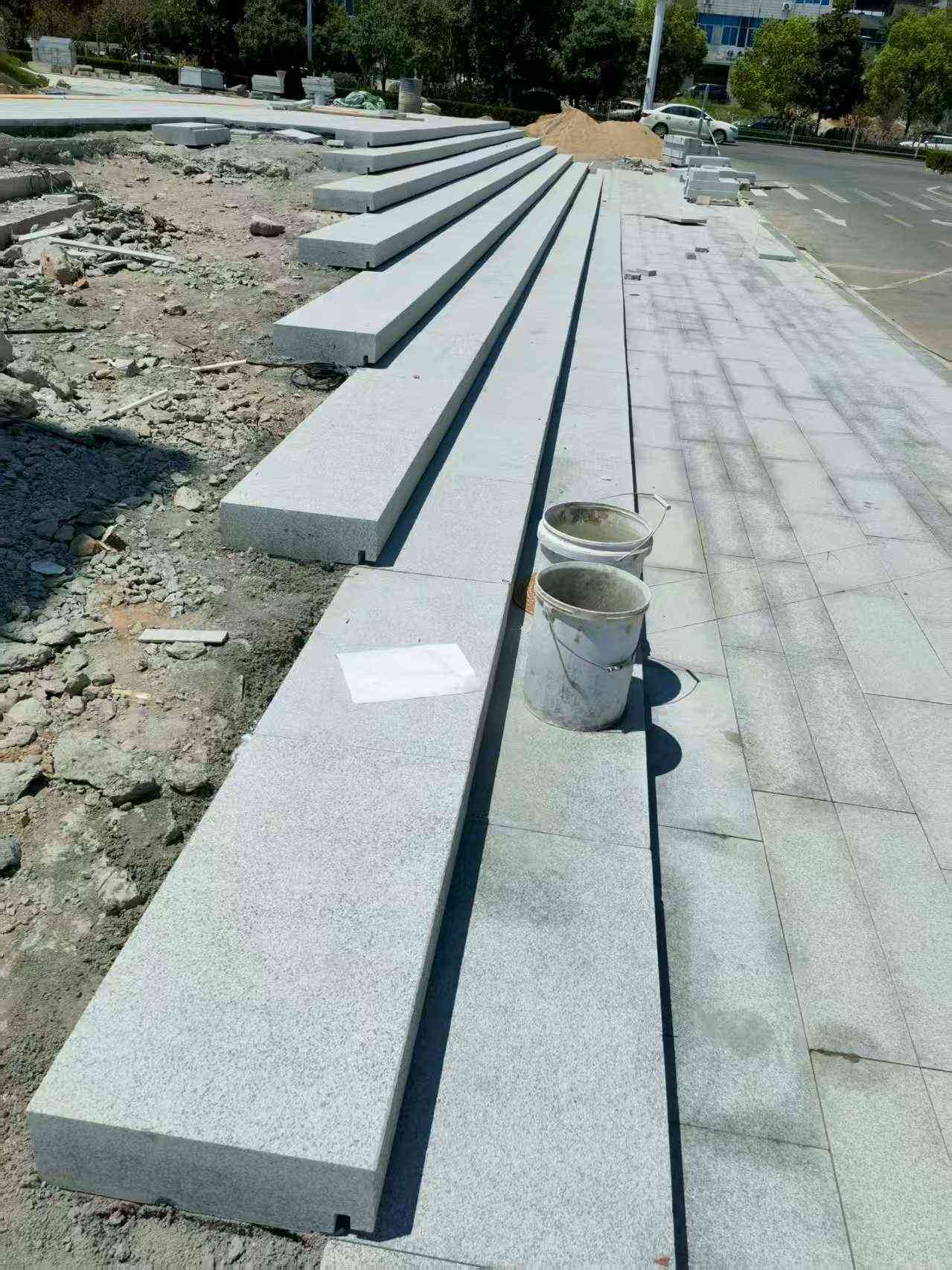 广西 芝麻白整石台阶，施工现场