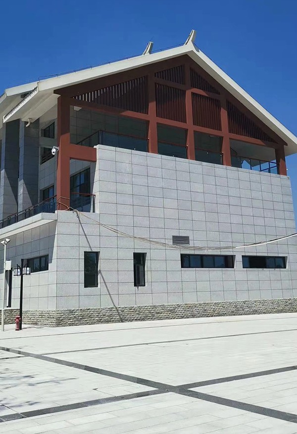 广西芝麻灰花岗岩在景区地面及墙壁的应用