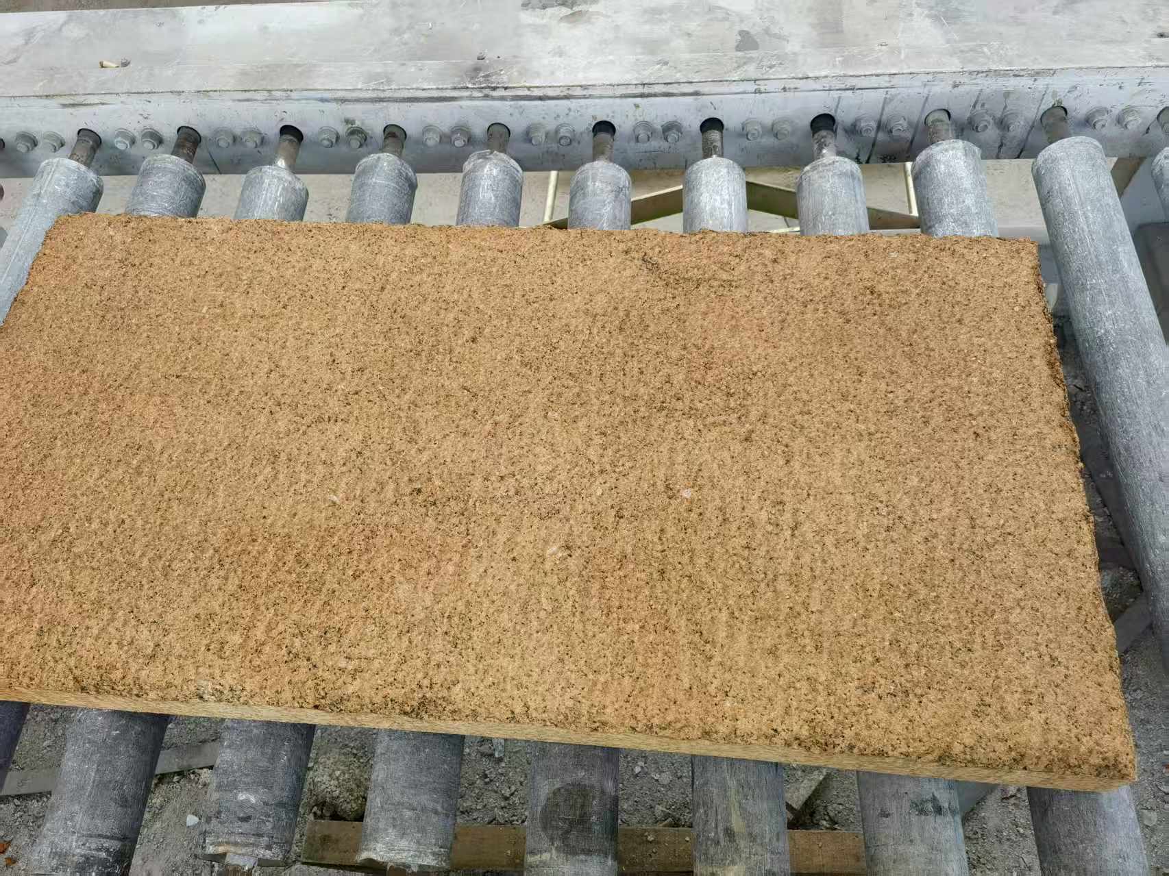 广西 菠萝面老石板，做旧仿古石，流水线生产加工